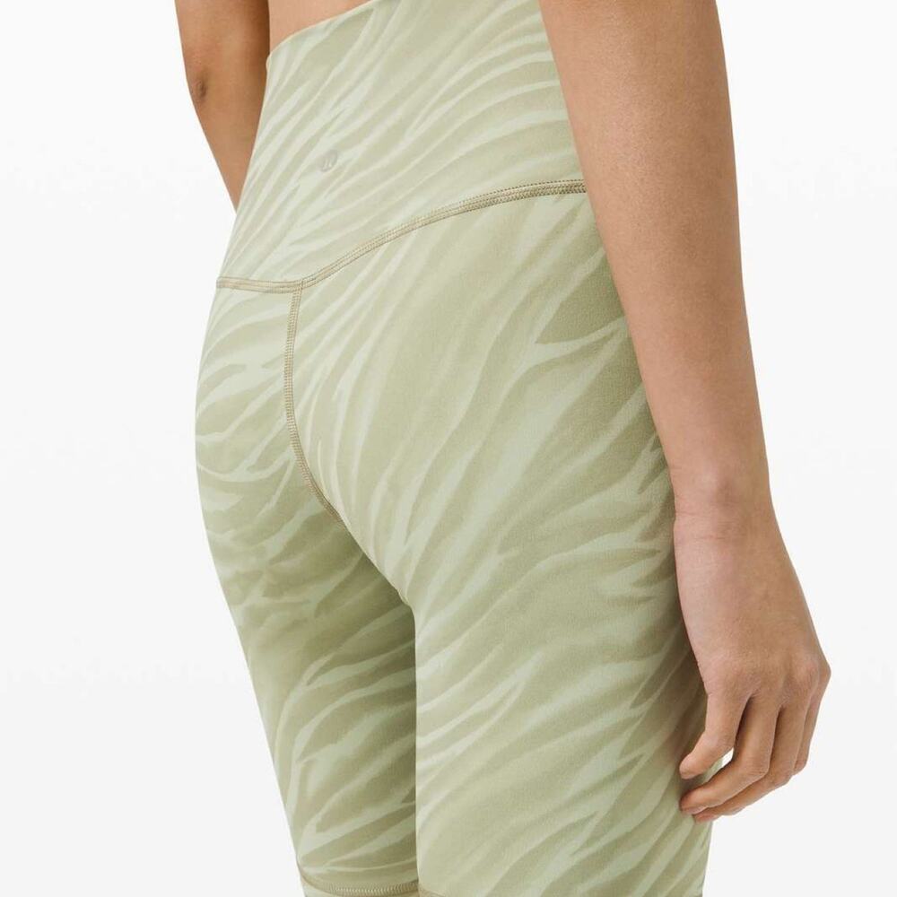 Lululemon Align Short 8" High Rise size 0 Le Tigre Camo Green Fern Multi TIG2 - Picture 3 of 4